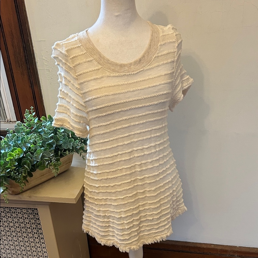 Anthropologie eri + ali cream Textured Short Sleeve Knit Top Size M EUC